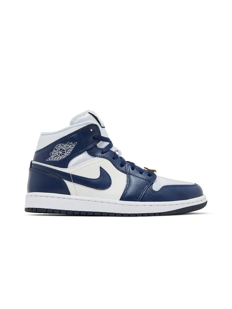 Кроссовки Air Jordan Wmns Air Jordan 1 Mid 'Midnight Navy Gold Charms' — изображение 2 из 9