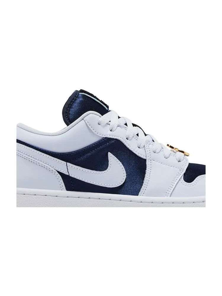 Кроссовки Air Jordan Wmns Air Jordan 1 Low SE Midnight Navy Gold Charms — изображение 2 из 6, темно-синий золотистый
