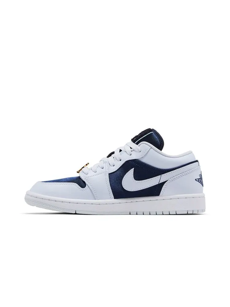 Кроссовки Air Jordan Wmns Air Jordan 1 Low SE Midnight Navy Gold Charms — изображение 3 из 6, темно-синий золотистый