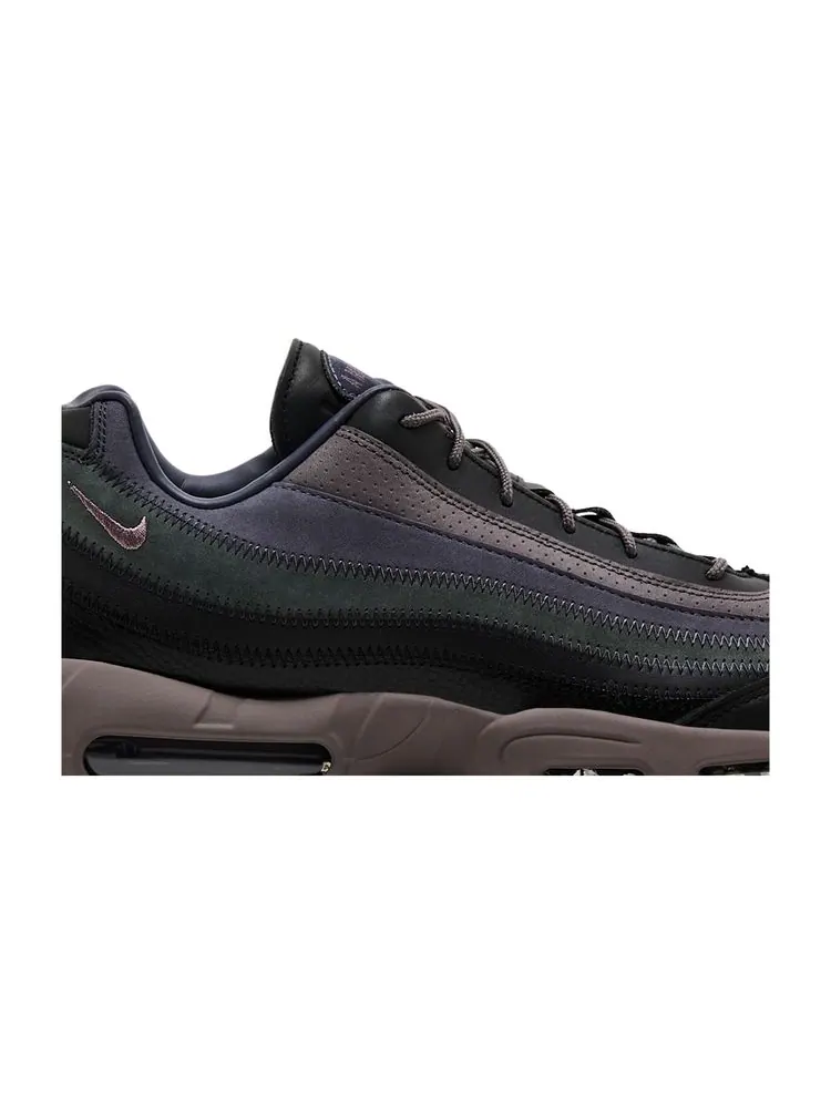 Кроссовки A Ma Maniére x Air Max 95 SP 'Black Violet Ore' — изображение 2 из 8, черный фиолетовый