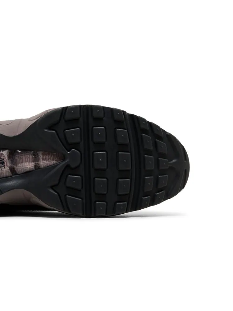 Кроссовки A Ma Maniére x Air Max 95 SP 'Black Violet Ore' — изображение 5 из 8, черный фиолетовый