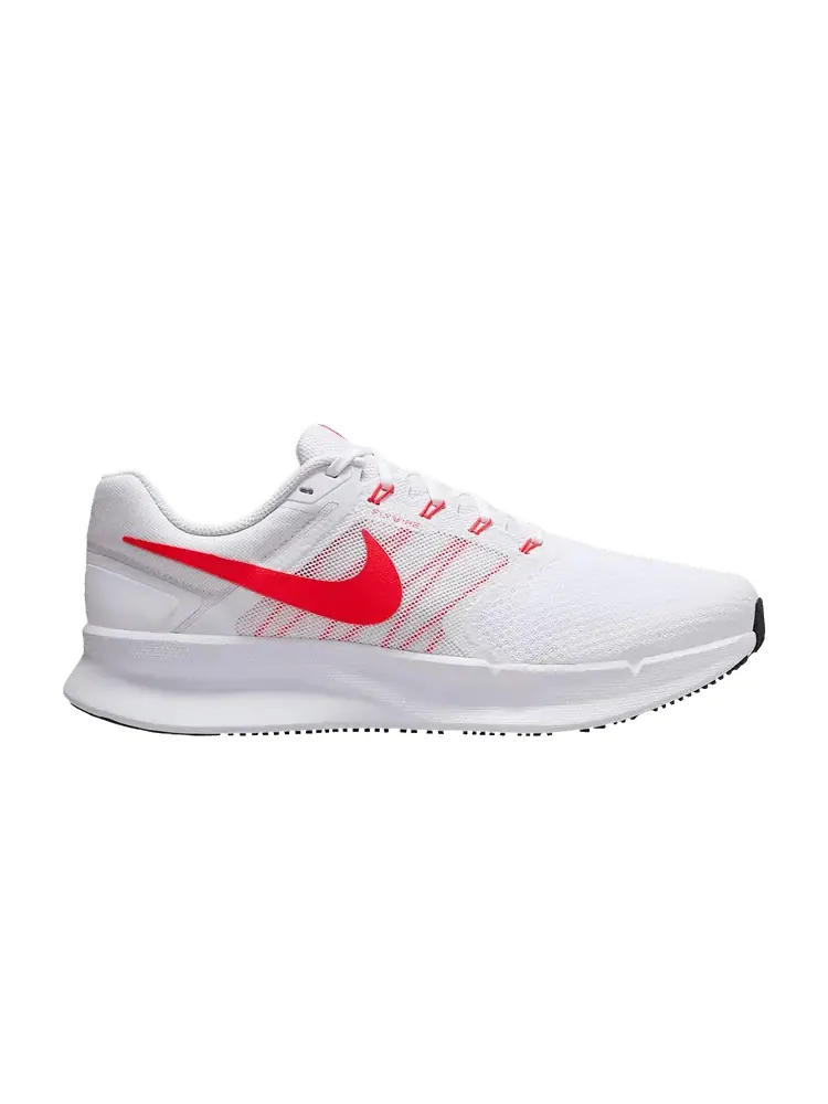 Кроссовки Nike Run Swift 3 Extra Wide — изображение 1 из 1, белый яркий