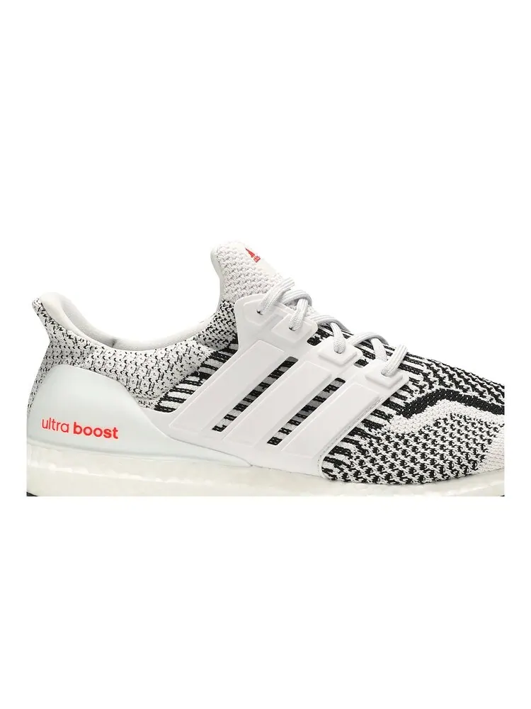 Кроссовки Adidas UltraBoost 5.0 DNA — изображение 2 из 4, белый