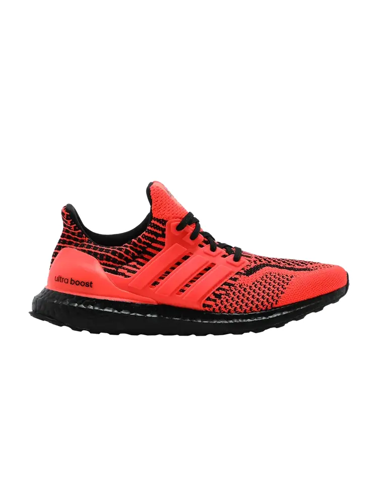 Кроссовки adidas UltraBoost 5.0 DNA 'Solar Red' — изображение 1 из 9, красный/красный/черный