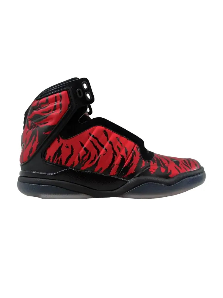 Кроссовки Adidas TS Lite AMR 'Heat Of The Bull' — изображение 1 из 1, красный