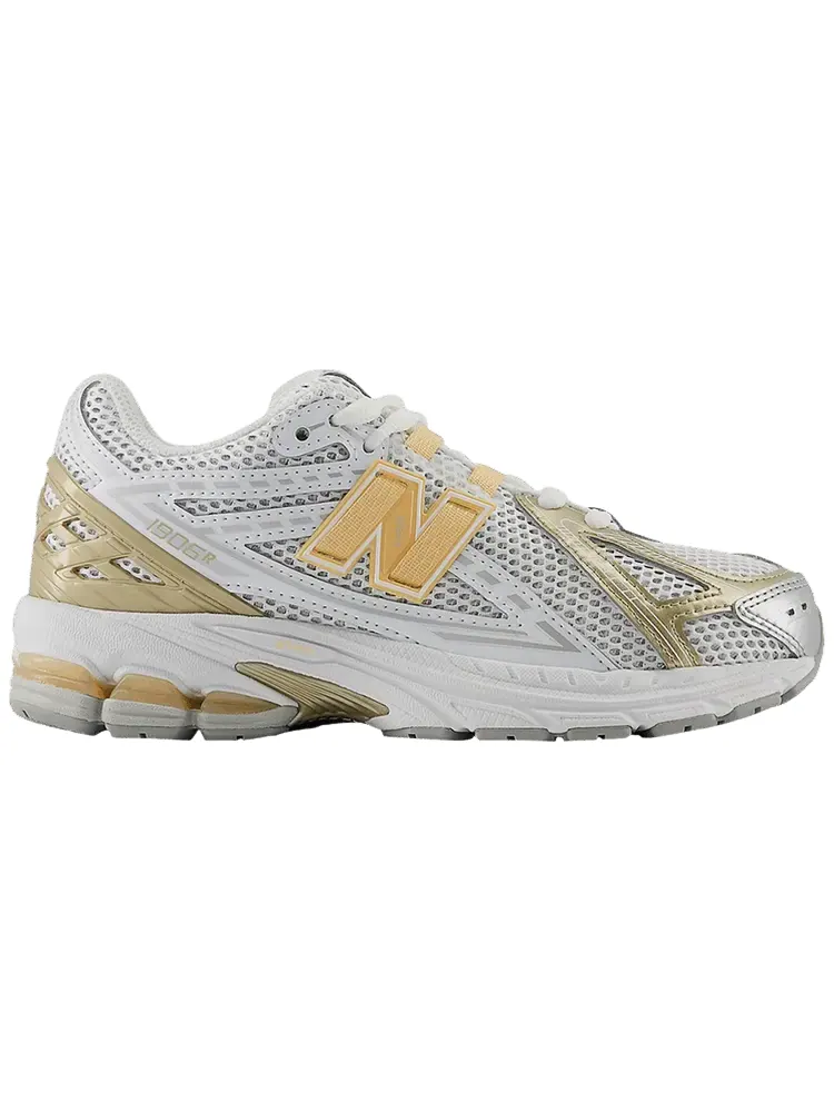 Кроссовки New Balance 1906R Big Kid 'Silver Metallic Peach Bloom' — изображение 1 из 1, серебристый металлик