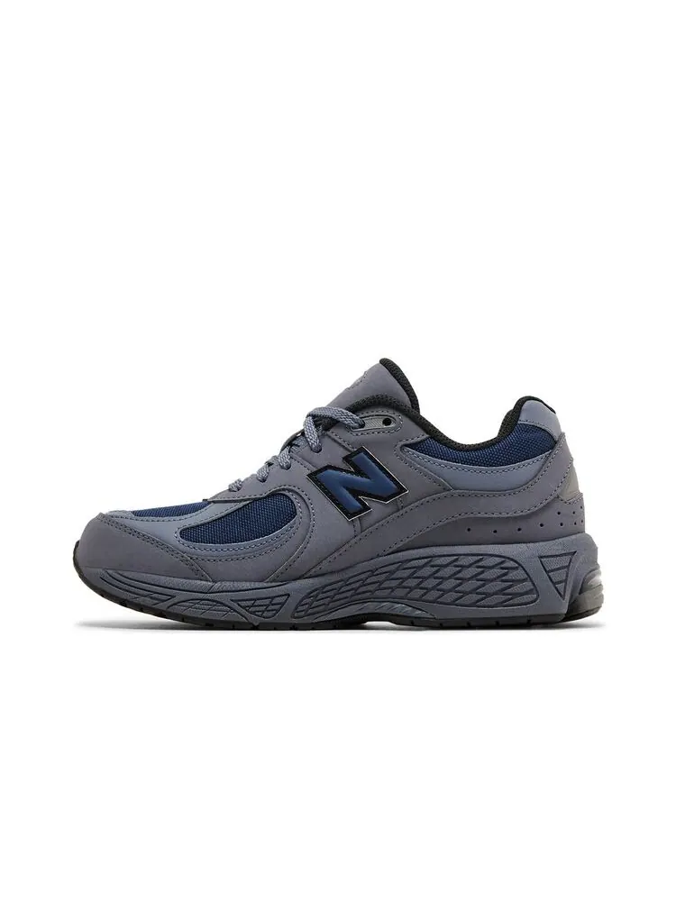 Кроссовки New Balance 2002R Big Kid Dark Arctic Grey Navy — изображение 3 из 6, темный серый темно-синий