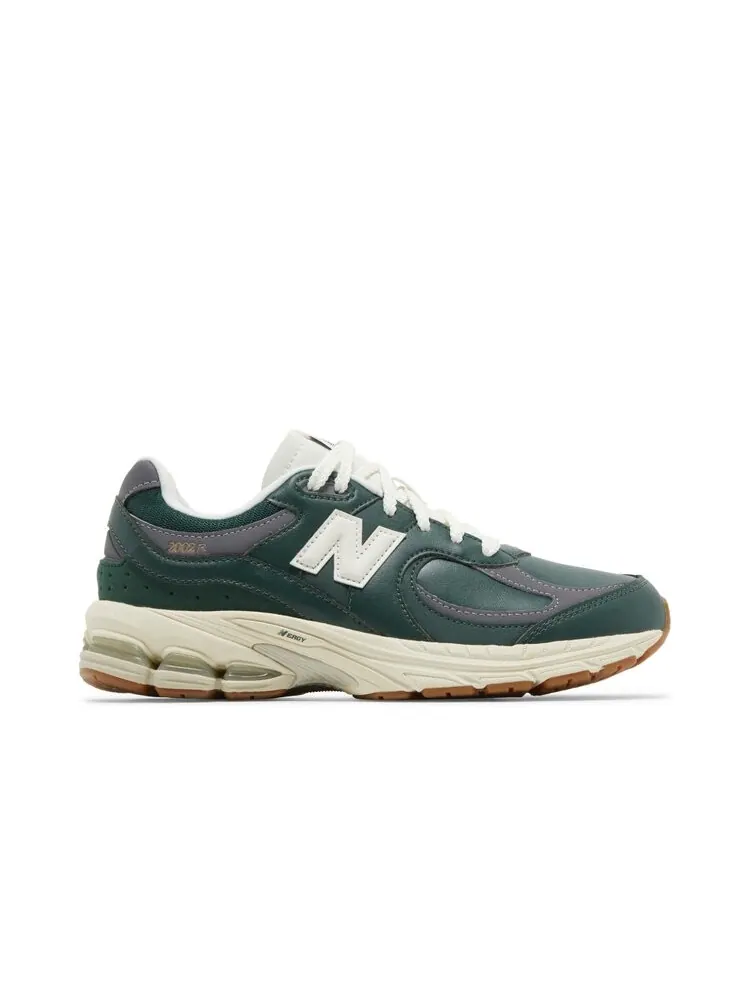 Кроссовки New Balance 2002R Big Kid — изображение 1 из 4, зеленый
