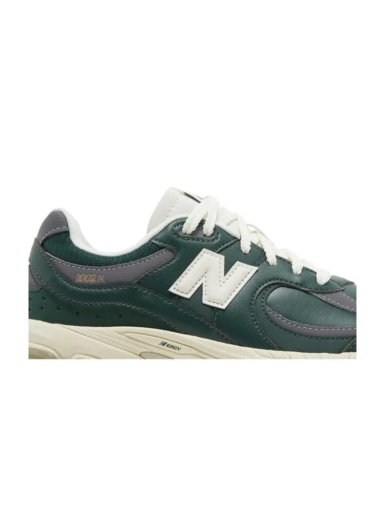 Кроссовки New Balance 2002R Big Kid — изображение 2 из 4, зеленый