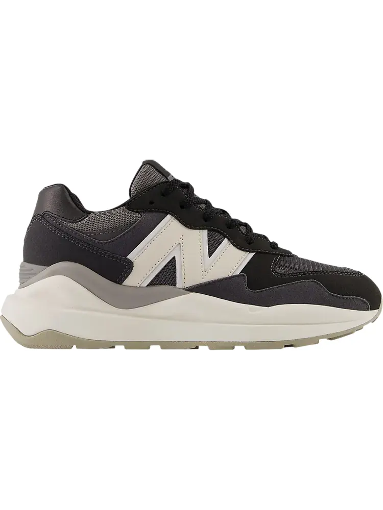 Кроссовки New Balance 57/40 Big Kid Wide 'Black Moonbeam' — изображение 1 из 1, черный