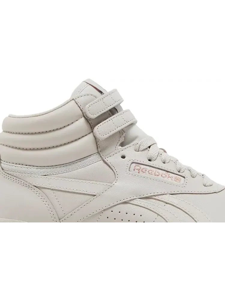 Кроссовки cardi b x wmns freestyle high 'moonstone boulder grey' Reebok — изображение 2 из 8, серый