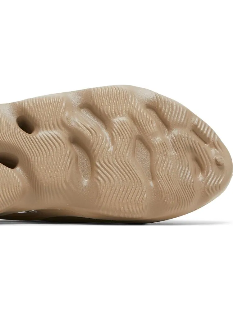 Кроссовки Adidas Yeezy Foam Runner 'Mist' — изображение 5 из 8, серый