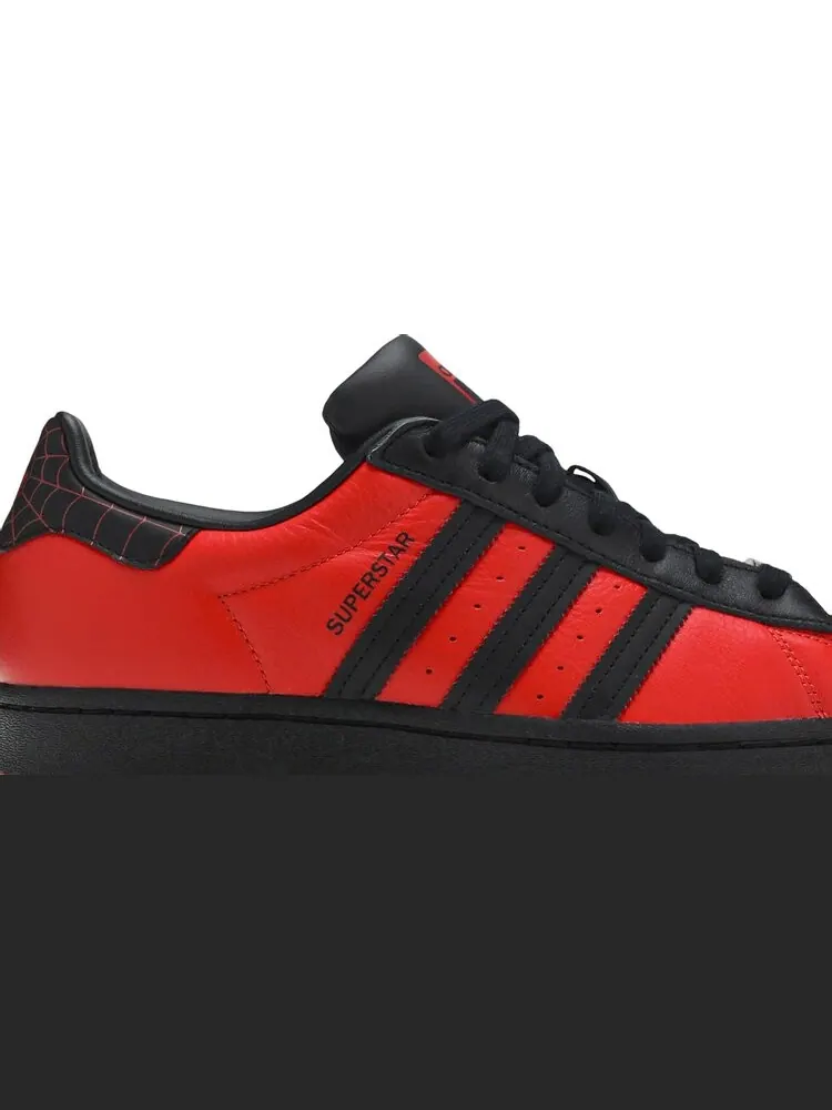 Кроссовки Adidas Marvel x Playstation x Superstar 'Spider-Man: Miles Morales' — изображение 2 из 8, красный