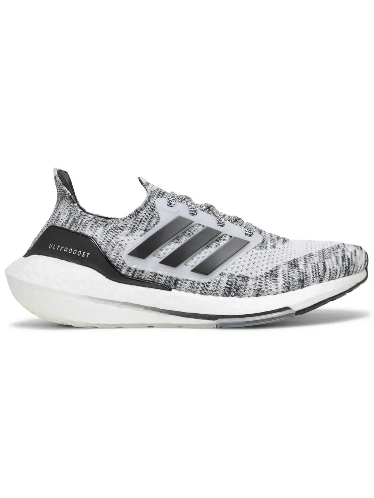Кроссовки adidas UltraBoost 21 'White Black' — изображение 1 из 8, белый