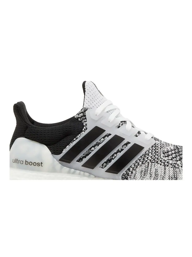 Кроссовки Adidas UltraBoost 1.0 DNA — изображение 2 из 4, белый