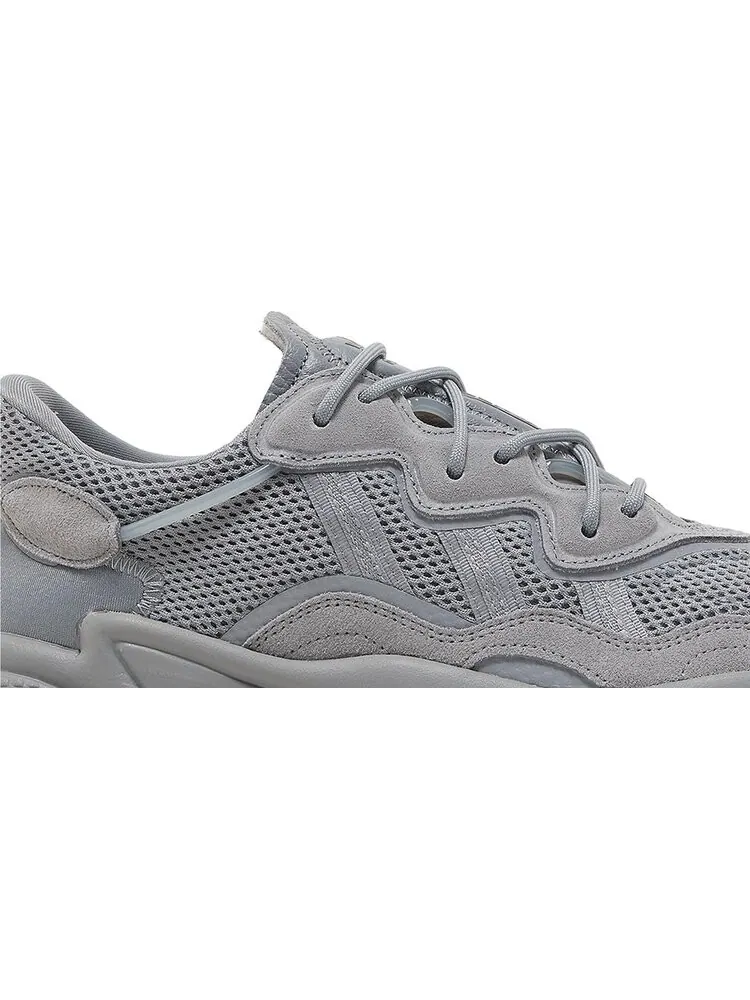 Кроссовки Adidas Ozweego 'Grey' — изображение 2 из 8, серый