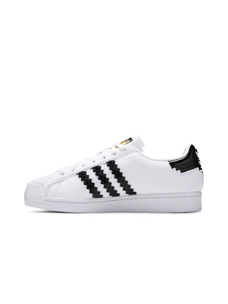 Кроссовки Adidas LEGO x Superstar — изображение 3 из 4, белый