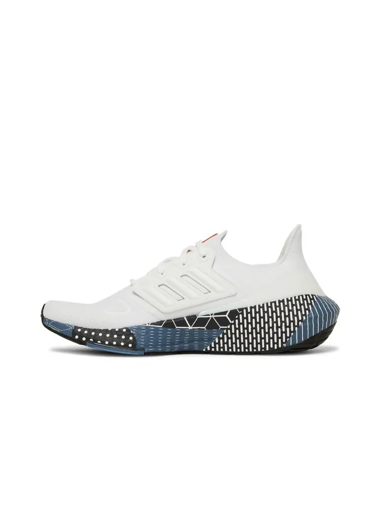 Кроссовки Adidas UltraBoost 22 — изображение 3 из 4, белый