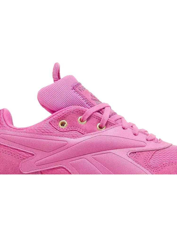 Кроссовки cardi b x wmns classic leather v2 'ultraberry aubergine' Reebok — изображение 2 из 8, фиолетовый