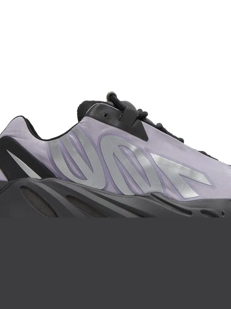 Кроссовки Adidas Yeezy Boost 700 MNVN 'Geode' — изображение 2 из 9, серый
