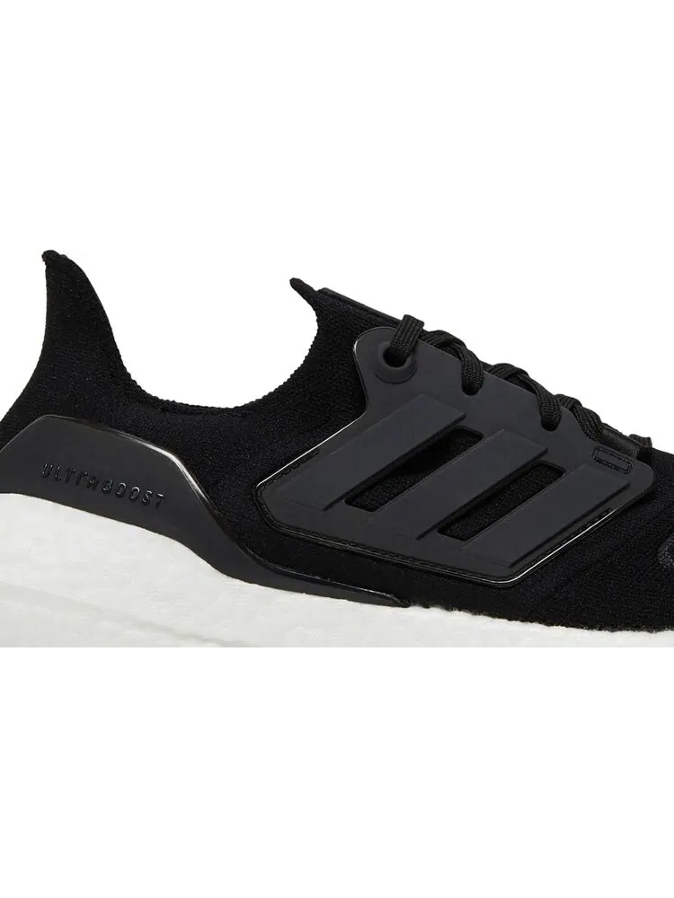 Кроссовки Adidas UltraBoost 22 'Black White' — изображение 2 из 8, черный