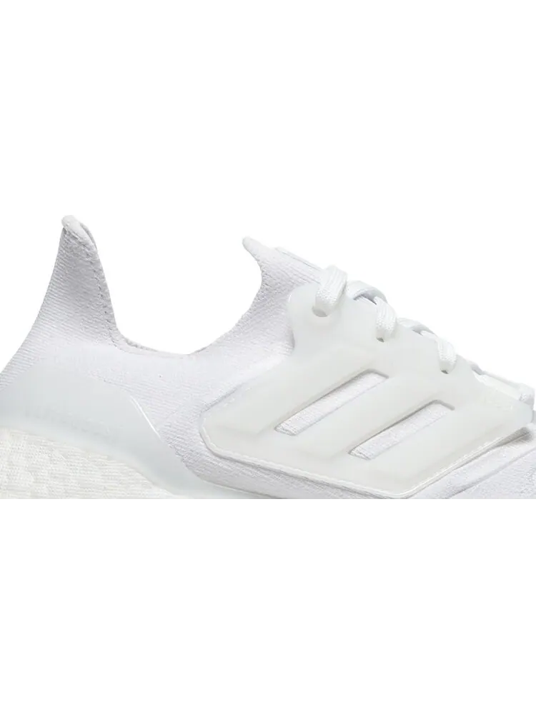 Кроссовки Adidas UltraBoost 22 — изображение 2 из 8, белый