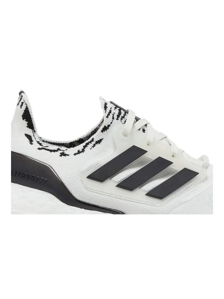 Кроссовки Adidas UltraBoost 22 — изображение 2 из 4, белый