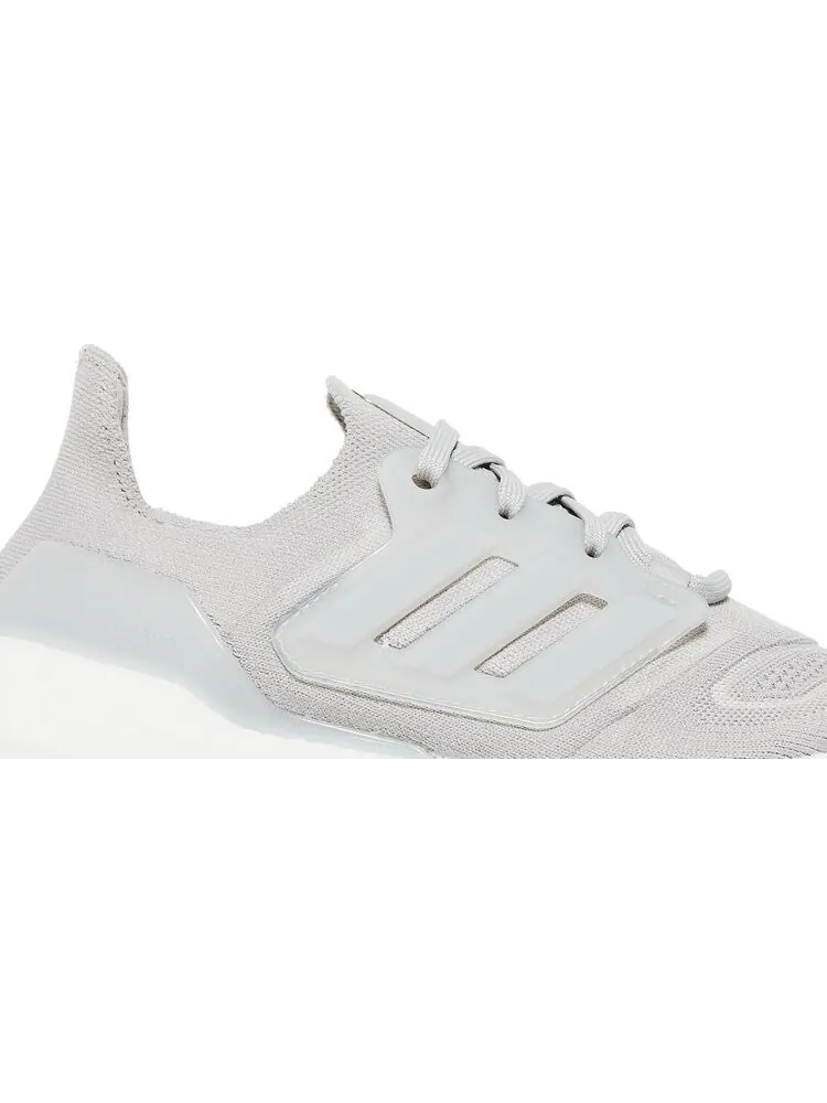 Кроссовки Adidas Wmns UltraBoost 22 'Triple Grey' — изображение 2 из 8, серый