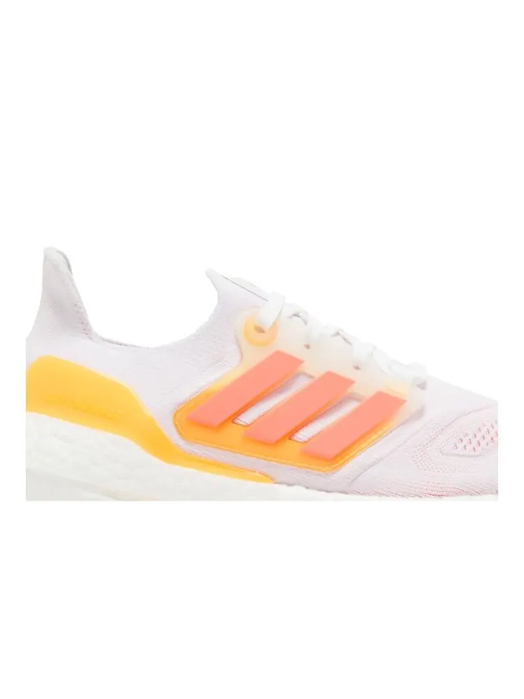 Кроссовки Adidas Wmns UltraBoost 22 — изображение 2 из 4, белый