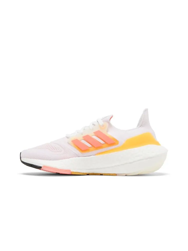 Кроссовки Adidas Wmns UltraBoost 22 — изображение 3 из 4, белый