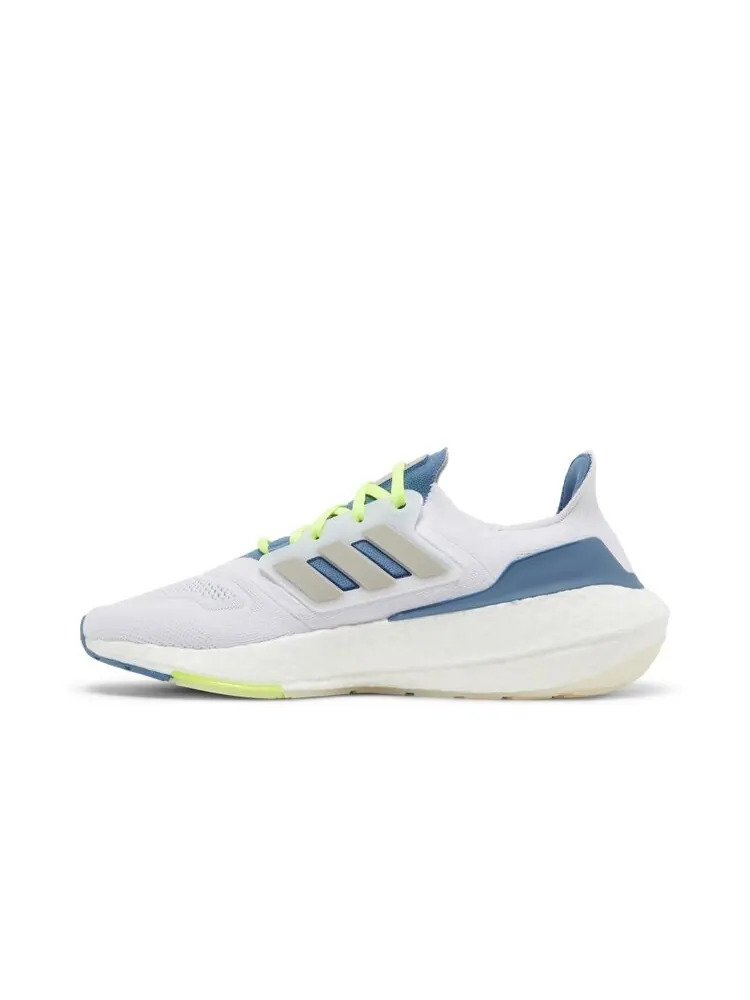 Кроссовки Adidas UltraBoost 22 — изображение 3 из 4, белый