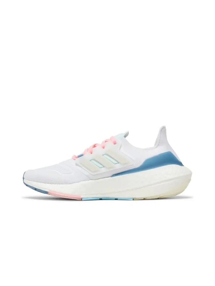 Кроссовки Adidas Wmns UltraBoost 22 — изображение 3 из 4, белый