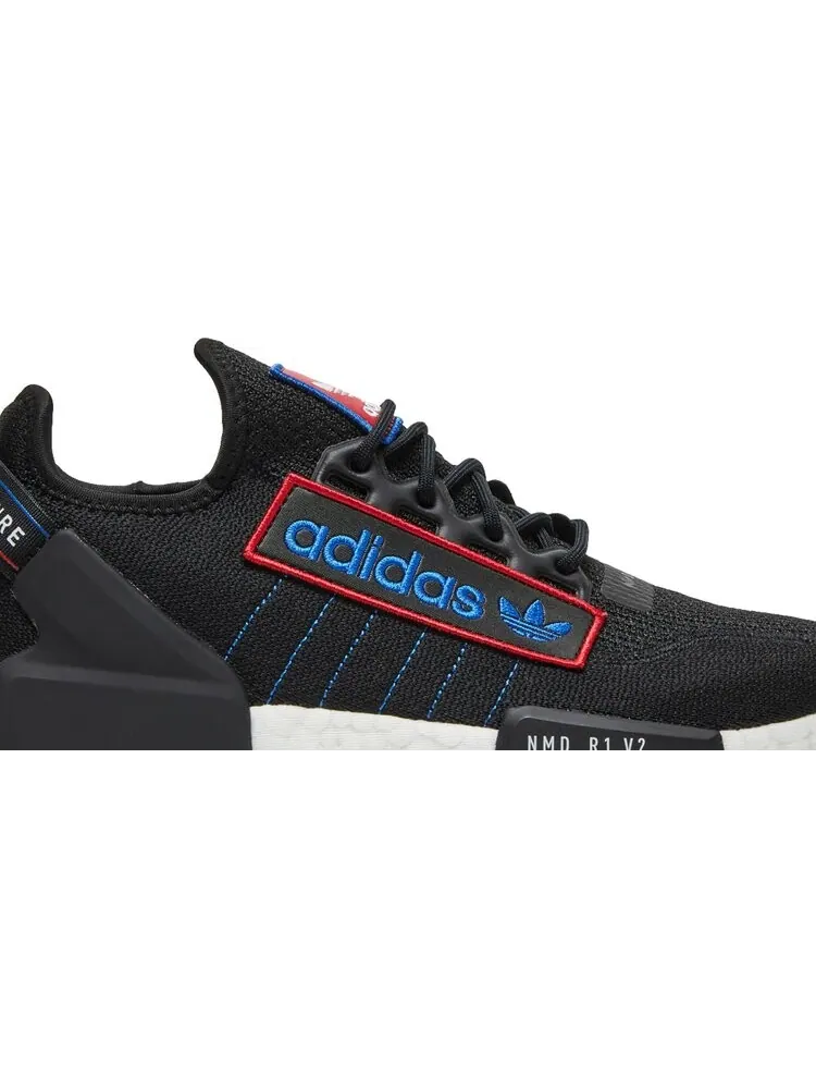 Кроссовки Adidas NMD_R1 V2 'Logo Patch - Black' — изображение 2 из 8, черный