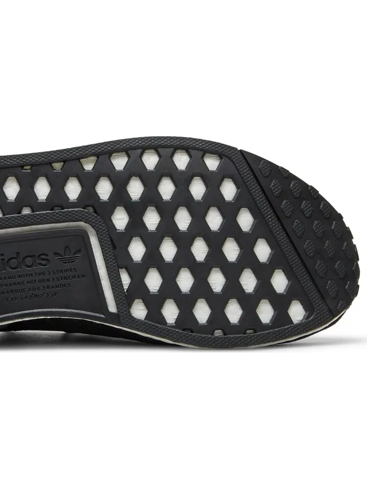 Кроссовки Adidas NMD_R1 V2 'Logo Patch - Black' — изображение 5 из 8, черный