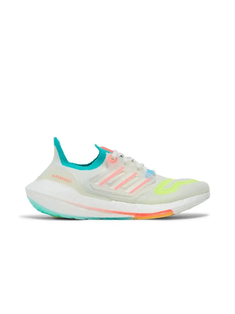 Кроссовки Adidas Wmns UltraBoost 22 — изображение 1 из 4, белый
