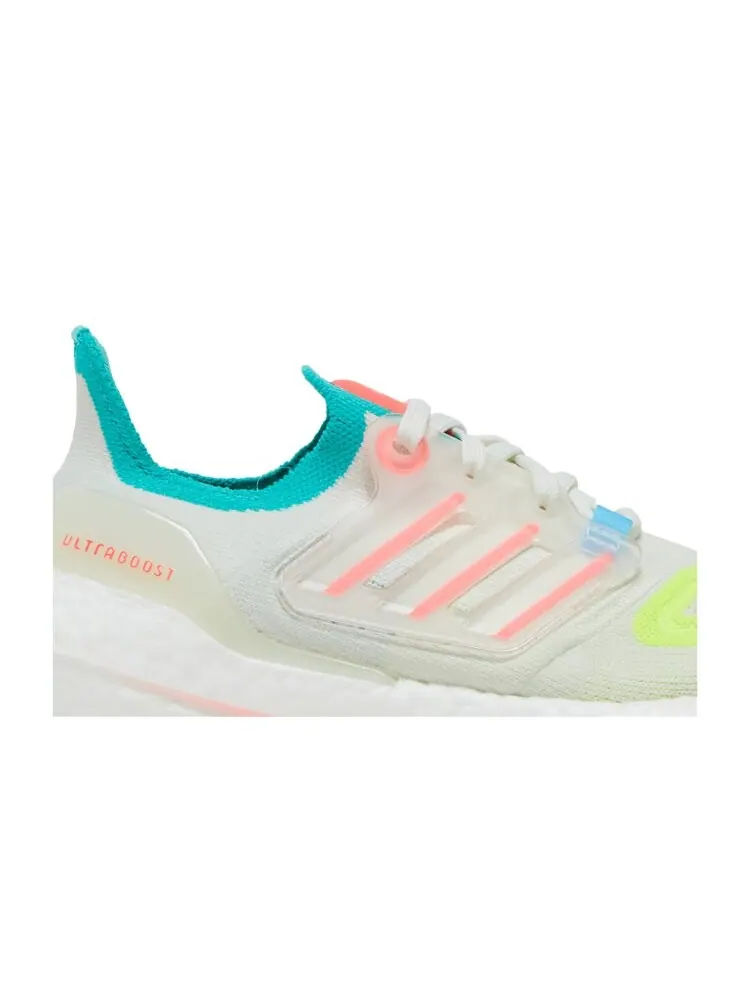 Кроссовки Adidas Wmns UltraBoost 22 — изображение 2 из 4, белый