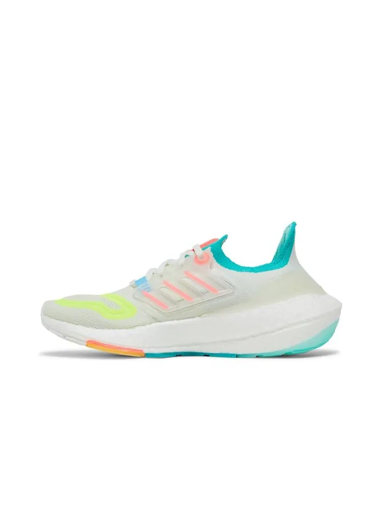 Кроссовки Adidas Wmns UltraBoost 22 — изображение 3 из 4, белый