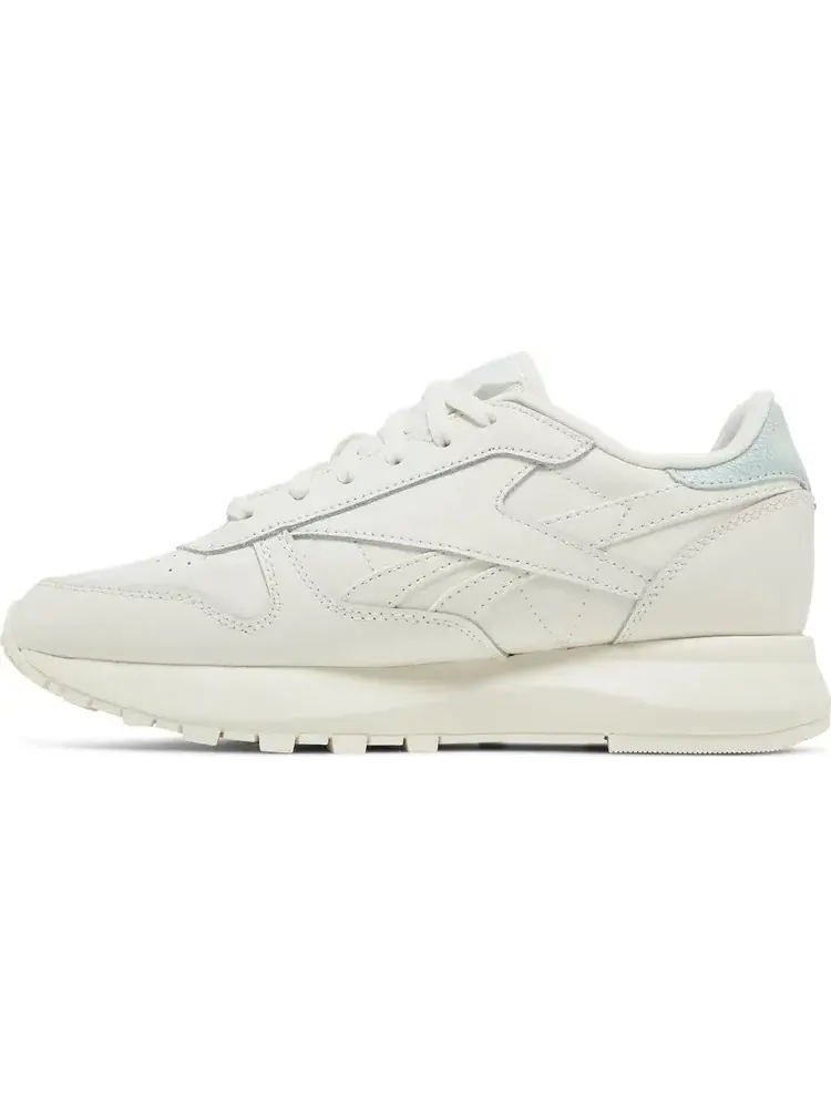 Кроссовки wmns classic leather sp 'chalk glass blue' Reebok, пломбир — изображение 3 из 8, бежевый