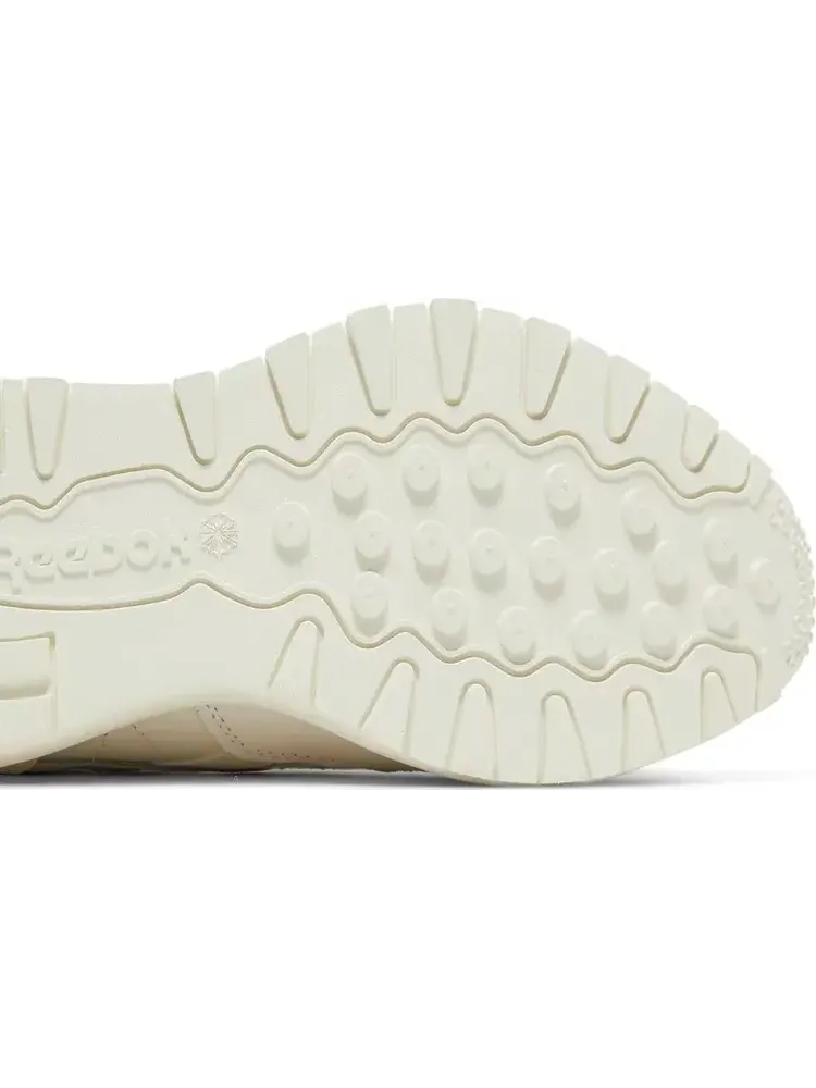 Кроссовки wmns classic leather sp 'chalk glass blue' Reebok, пломбир — изображение 5 из 8, бежевый
