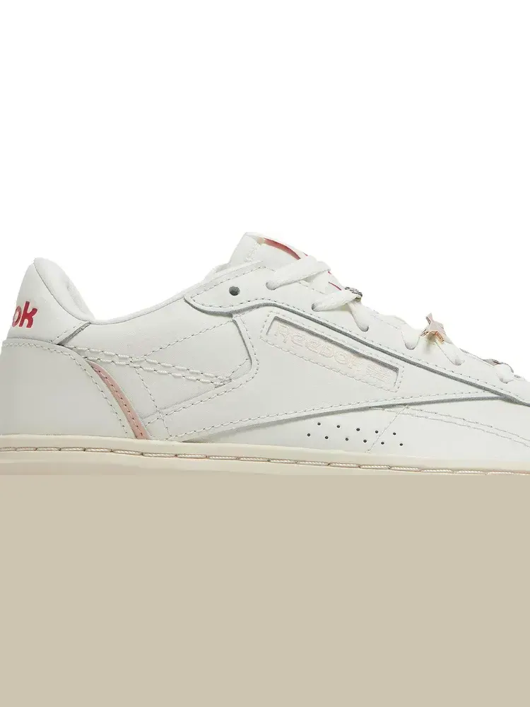 Кроссовки wmns club c double geo 'chalk alabaster' Reebok — изображение 2 из 8, белый