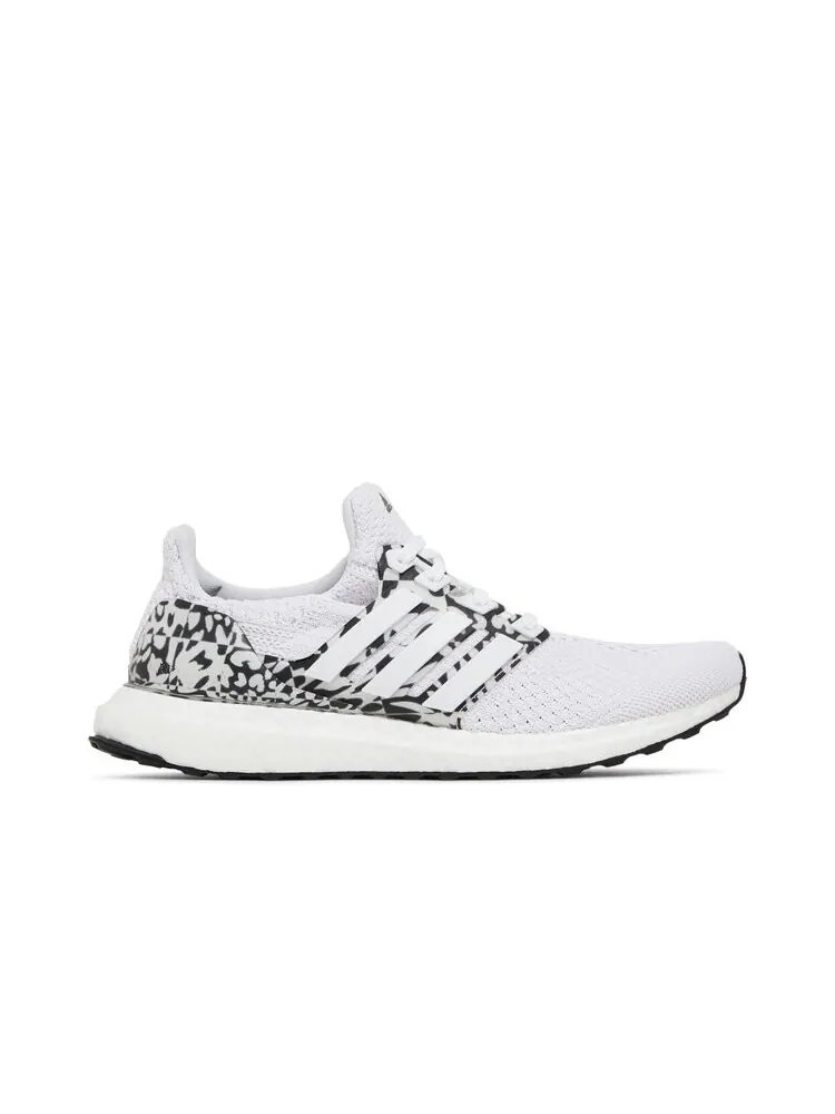Кроссовки Adidas Wmns UltraBoost 5.0 DNA — изображение 1 из 4, белый