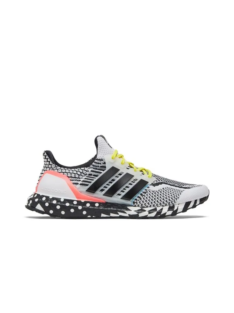 Кроссовки Adidas UltraBoost 5.0 DNA — изображение 1 из 4, белый
