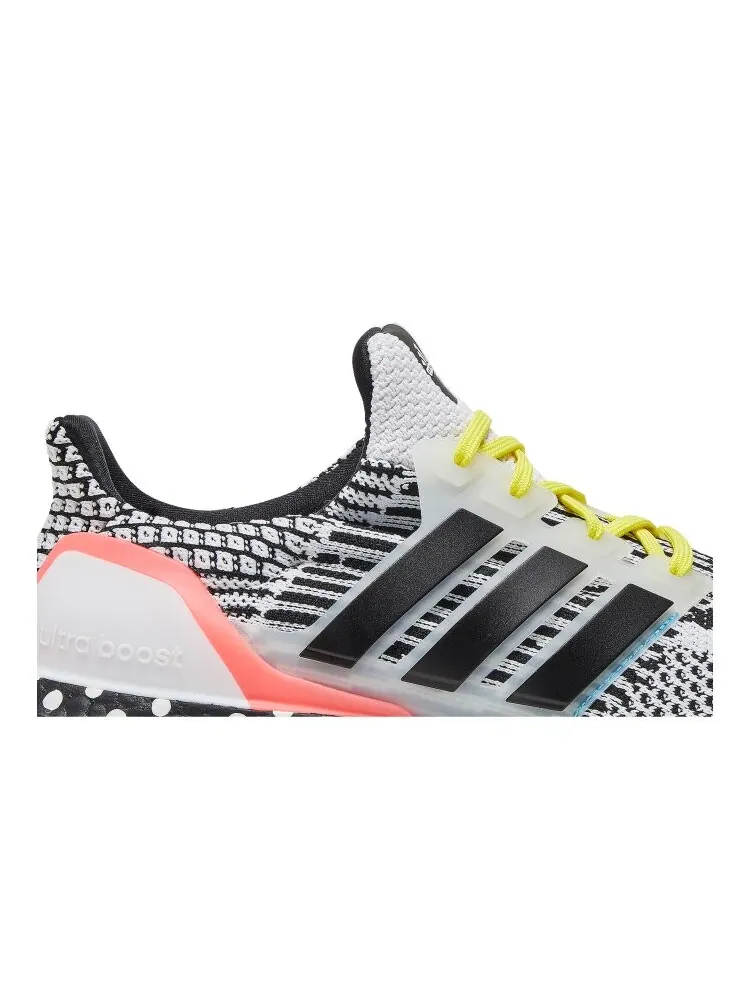 Кроссовки Adidas UltraBoost 5.0 DNA — изображение 2 из 4, белый