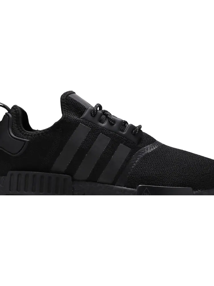 Кроссовки Adidas Pharrell x NMD_R1 'Black Future' — изображение 2 из 8, черный