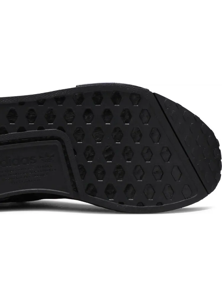 Кроссовки Adidas Pharrell x NMD_R1 'Black Future' — изображение 5 из 8, черный