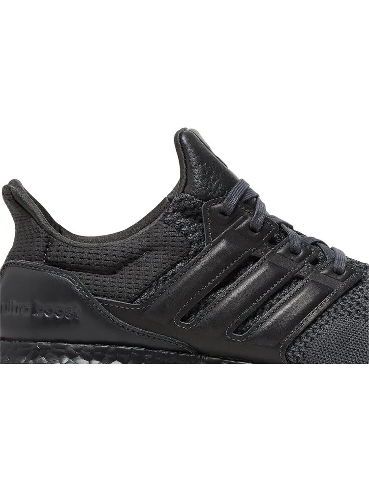 Кроссовки UltraBoost 1.0 DNA 'Carbon' — изображение 2 из 4, черный