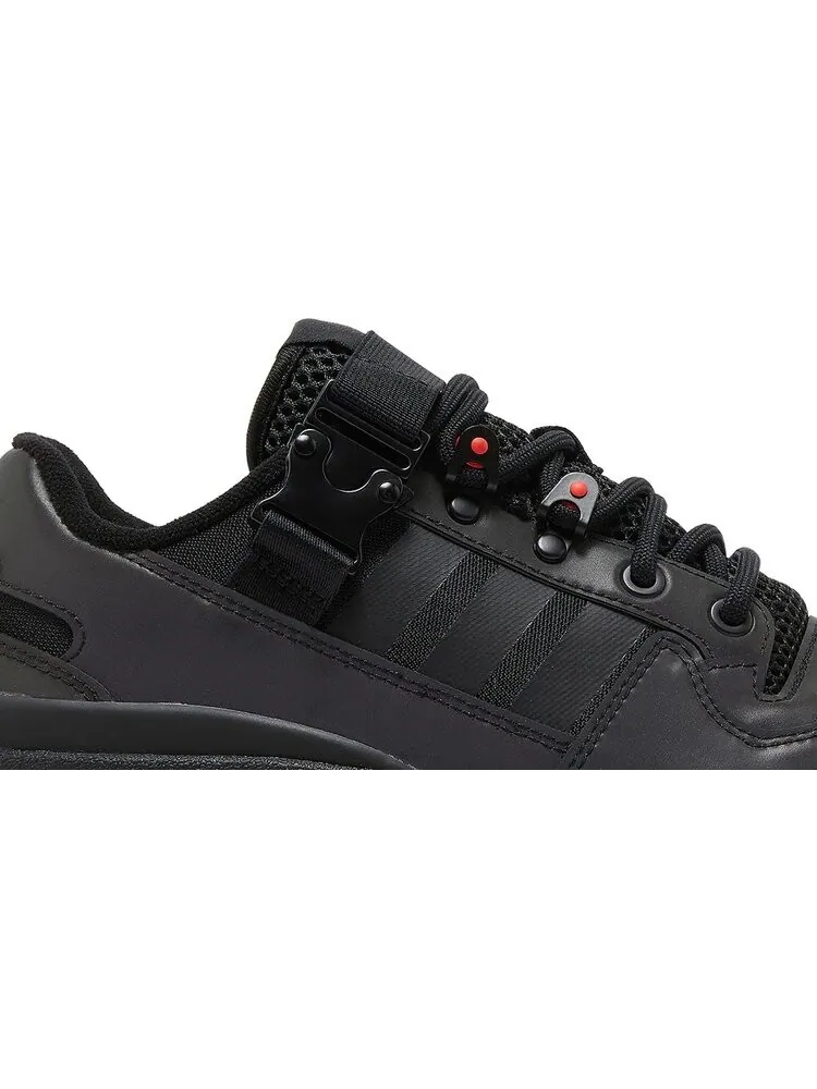 Кроссовки Adidas Wmns Triple Platforum Low 'Black Iridescent' — изображение 2 из 8, черный