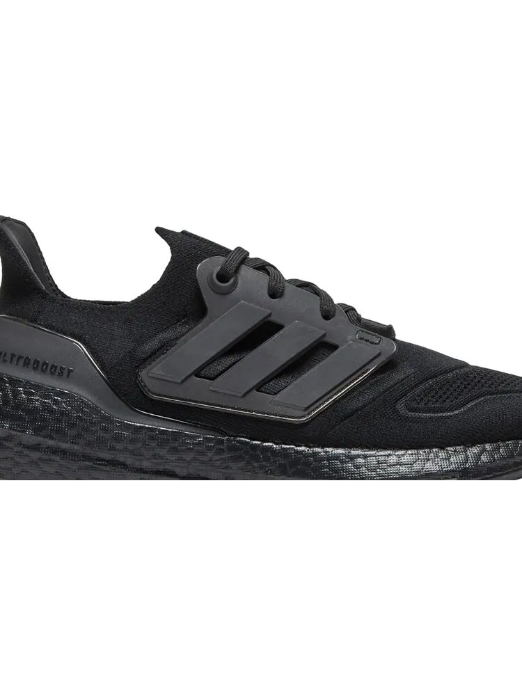 Кроссовки Adidas UltraBoost 22 'Triple Black' — изображение 2 из 8, черный