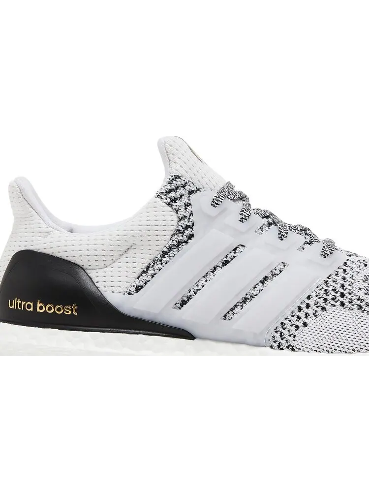 Кроссовки Adidas UltraBoost 1.0 DNA — изображение 2 из 8, белый