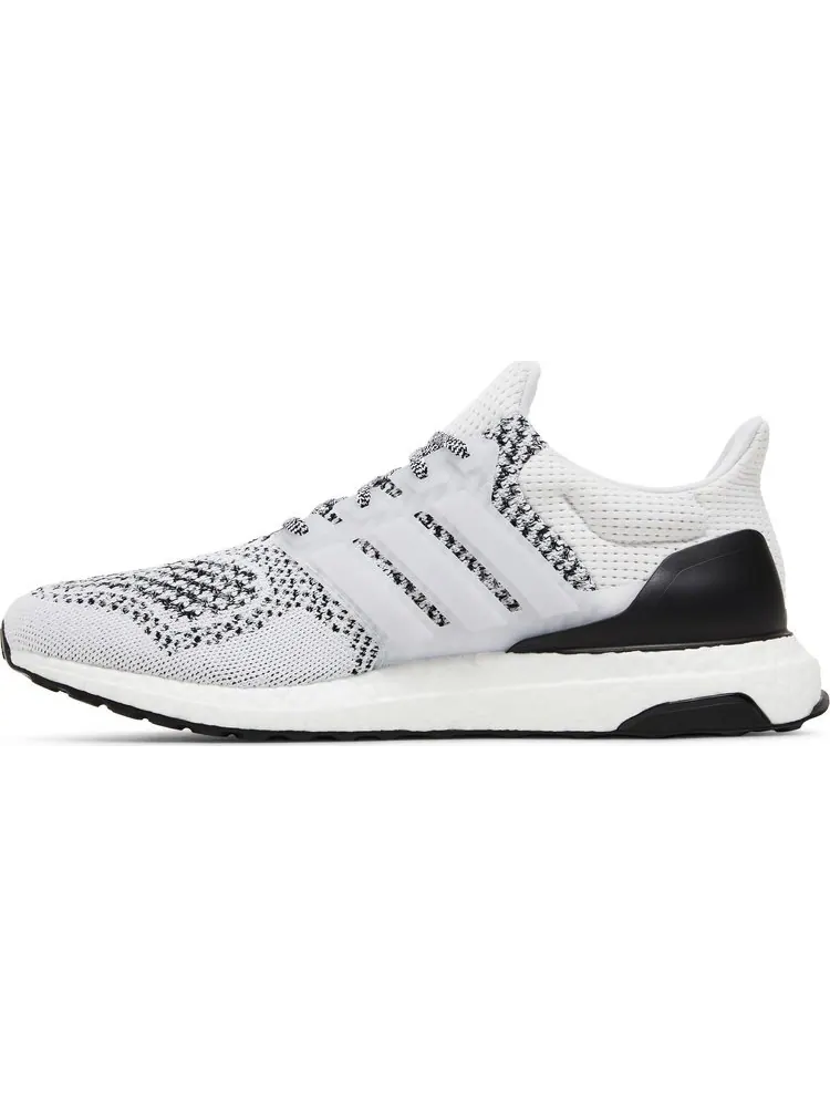 Кроссовки Adidas UltraBoost 1.0 DNA — изображение 3 из 8, белый